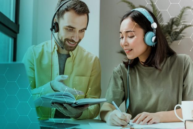 Equipo-Pantoglot-Servicios-de-Traduccion-e-Interpretacion-en-Colombia Nuestro equipo en Pantoglot está conformado por traductores e intérpretes altamente capacitados que brindan servicios especializados en traducción oficial, interpretación simultánea, doblaje y subtitulaje. Con una trayectoria destacada en Colombia, nos aseguramos de ofrecer soluciones lingüísticas a la medida de nuestros clientes